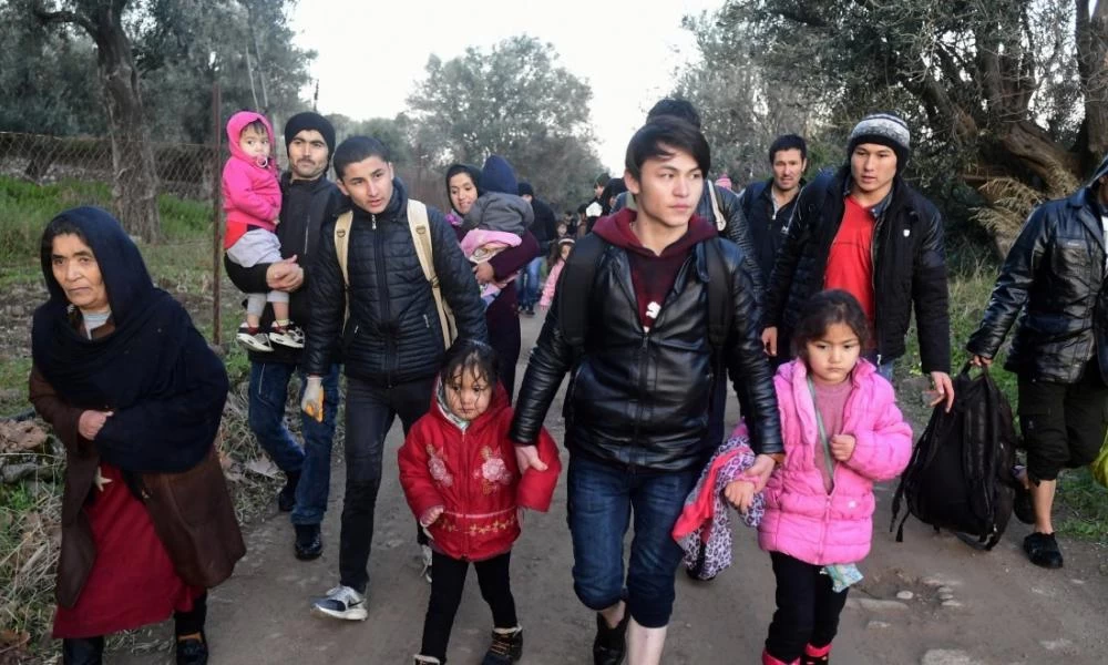 Τα social media «χαράσσουν πορεία» για πρόσφυγες και μετανάστες στα σύνορα